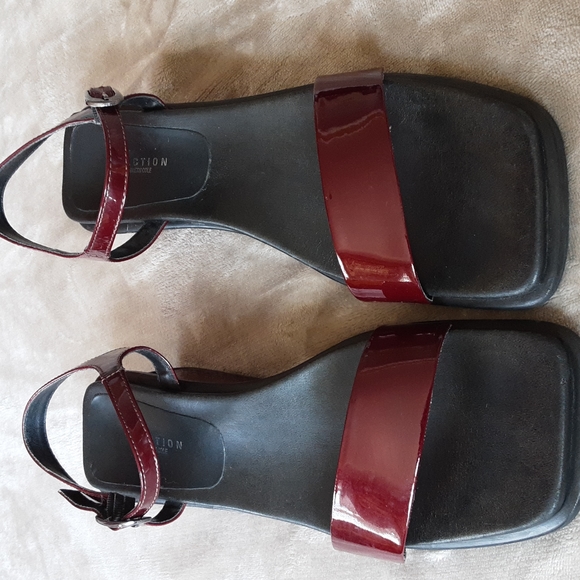 Reaction by Kenneth Cole Vintage Square Toe Wedge Sandals 90s 9.5  Maroon Patent - Picture 7 of 8